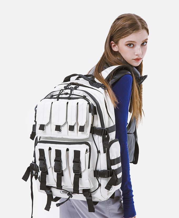 DAYLIFE TECH PLUS BACKPACK (IVORY)リュックサック
