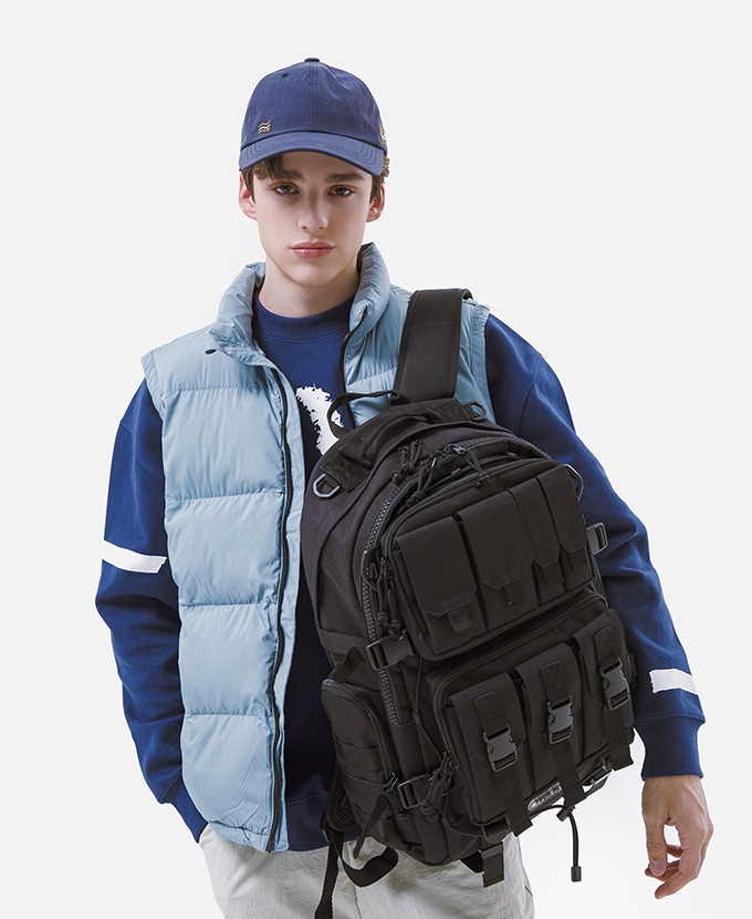 2022 DAYLIFE TECH PLUS BACKPACK (BLACK)リュックサック