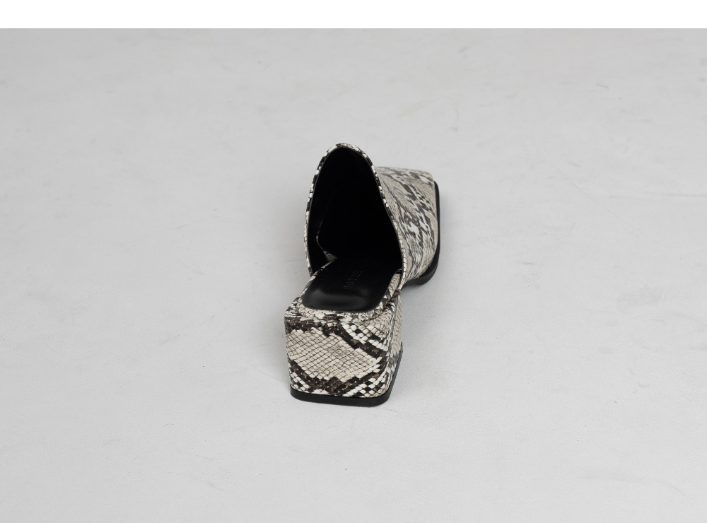 shoes detail image-S1L46