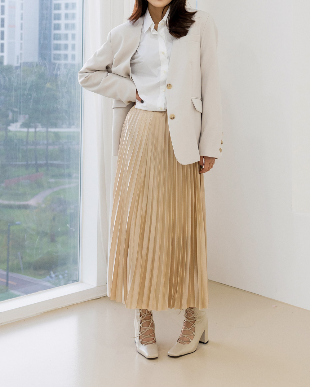 long skirt model image-S1L7