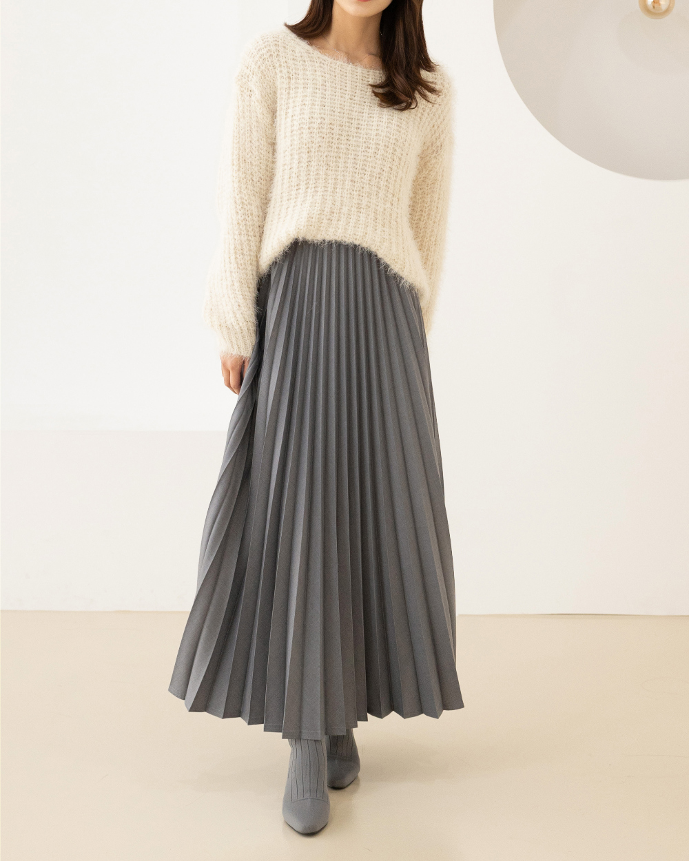 long skirt model image-S1L51