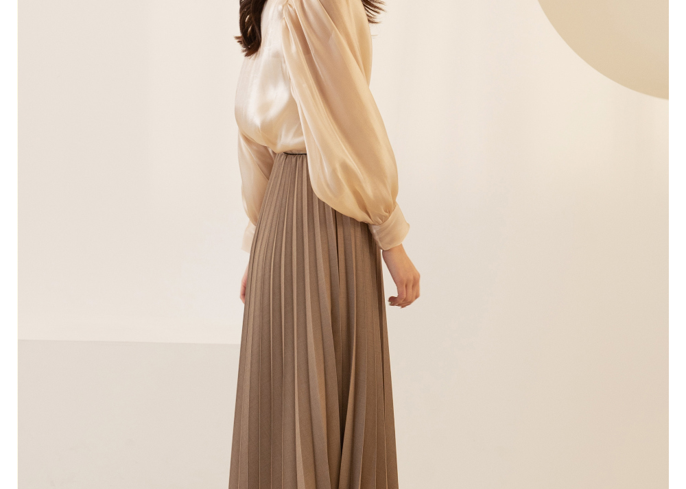 long skirt model image-S1L11