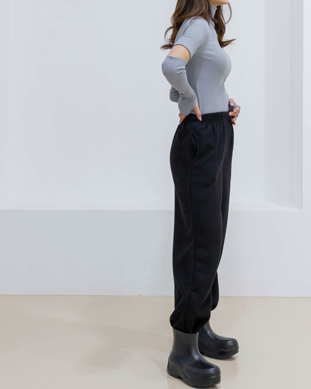 suspenders skirt/pants model image-S1L40