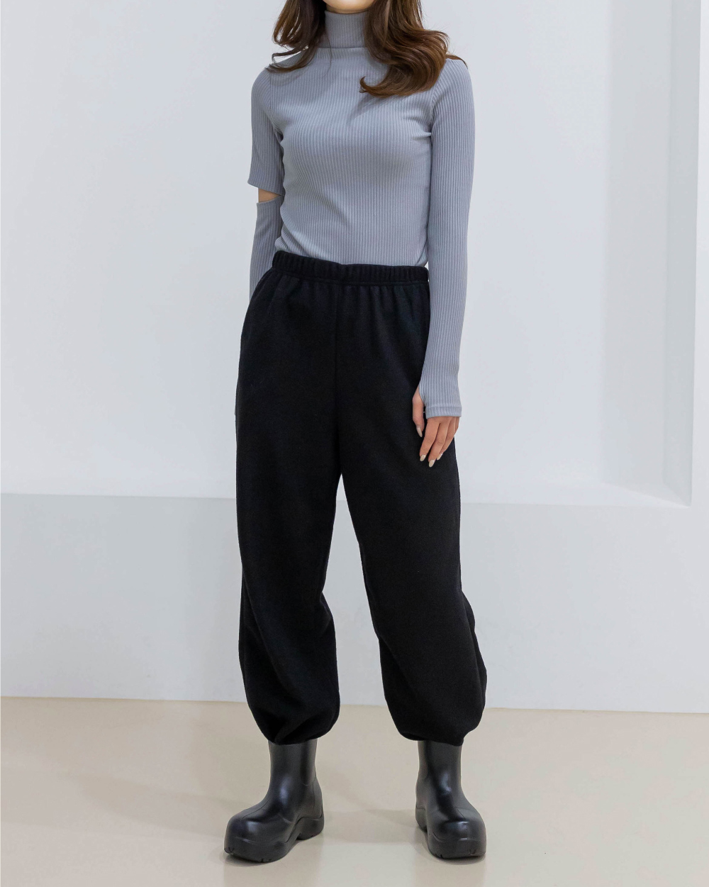 suspenders skirt/pants model image-S1L42