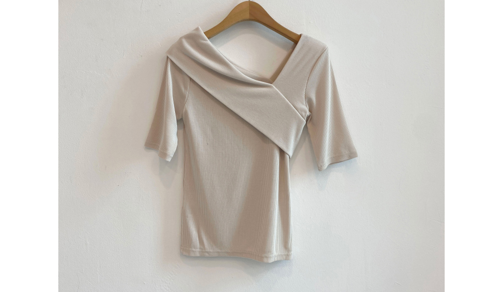 short sleeved tee cream color image-S1L27