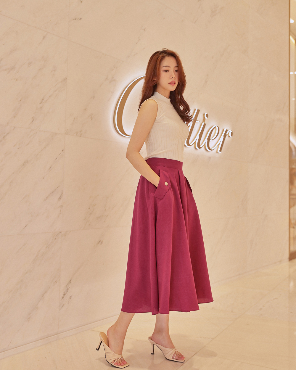 mini skirt model image-S1L22