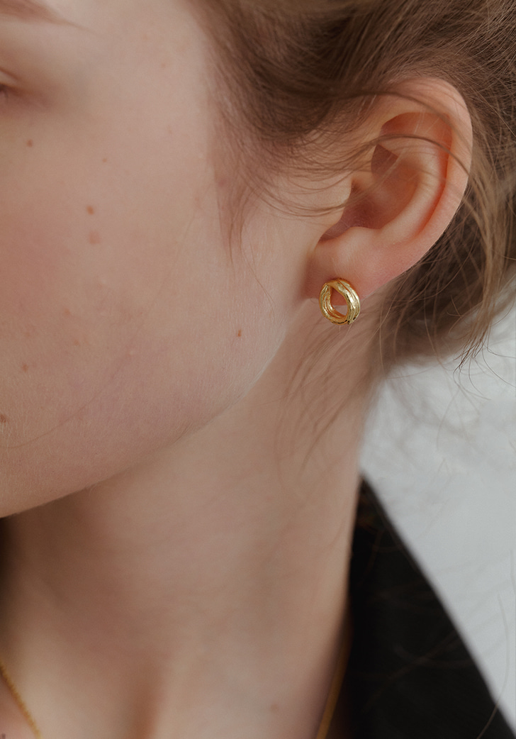 The New Moon Earring - Gold