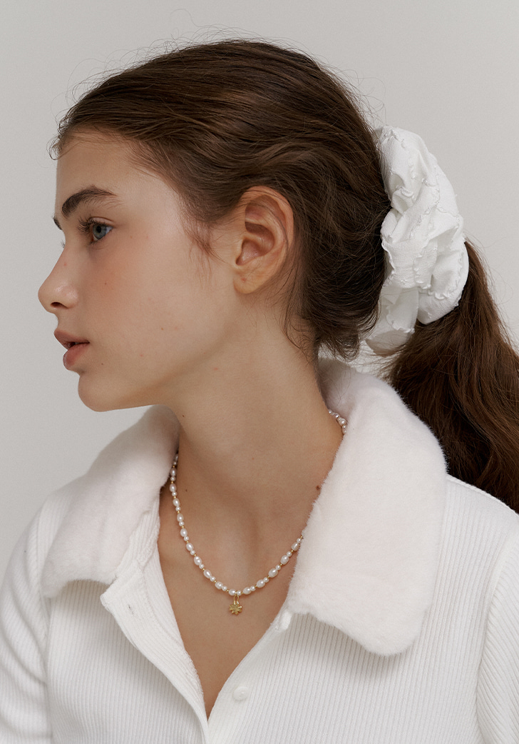 [SET] pearl gold clover necklace (Silver 925) + love deep bloom scrunchie(L)(3 colors)