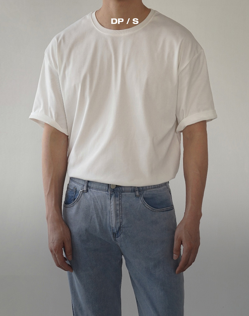 반팔 티셔츠 모델 착용 이미지-S245L2