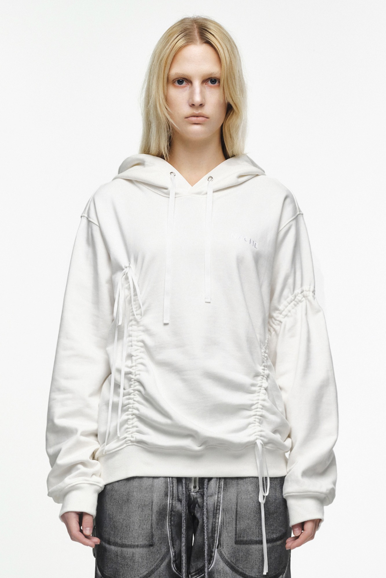 NACHE★韓国★人気★SHIRRING HOODIE SWEAT SHIRT (UNISEX) SHIRRING HOODIE SWEAT SHIRT (UNISEX) IVORY - NACHE
