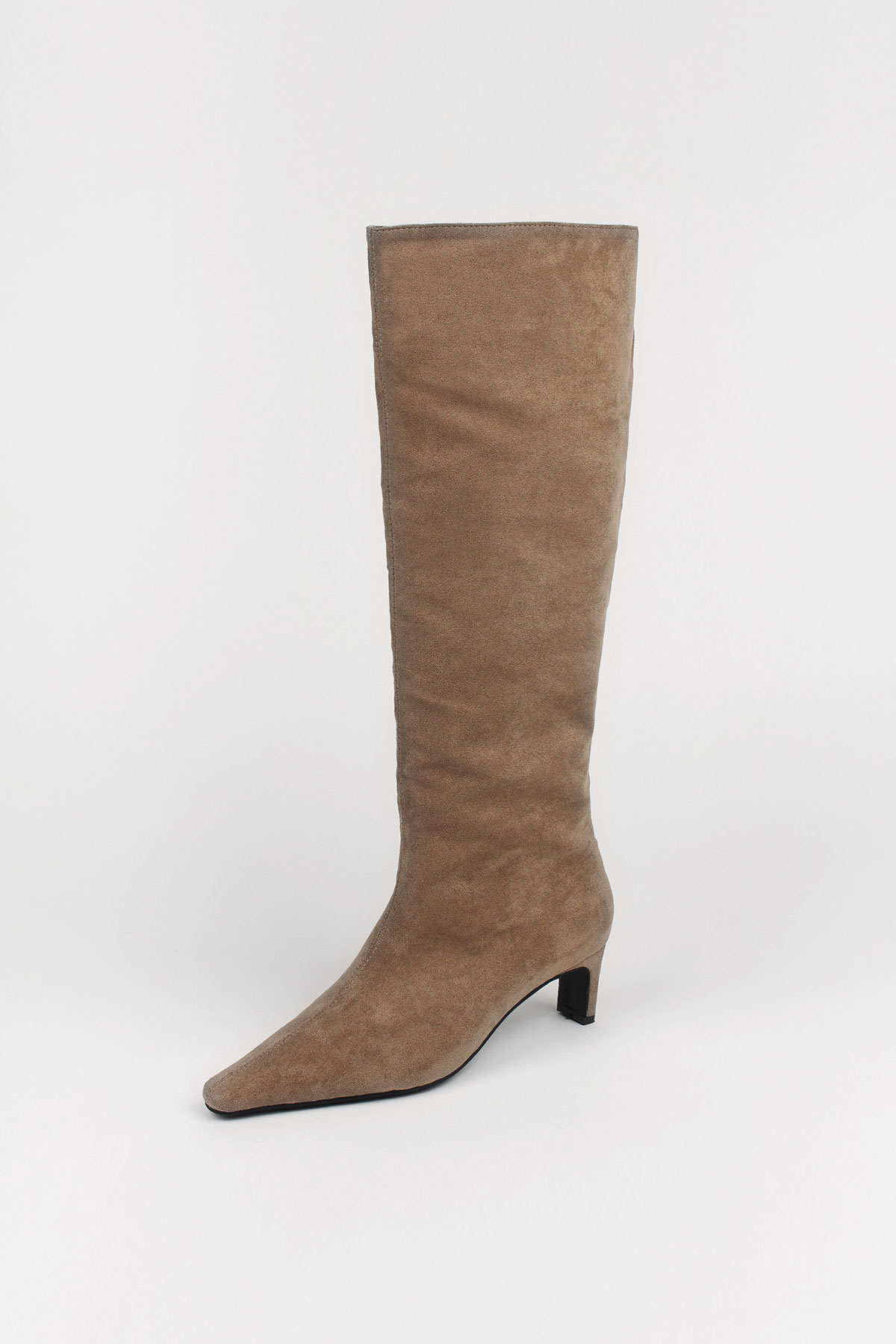 POINTED LONG BOOTS