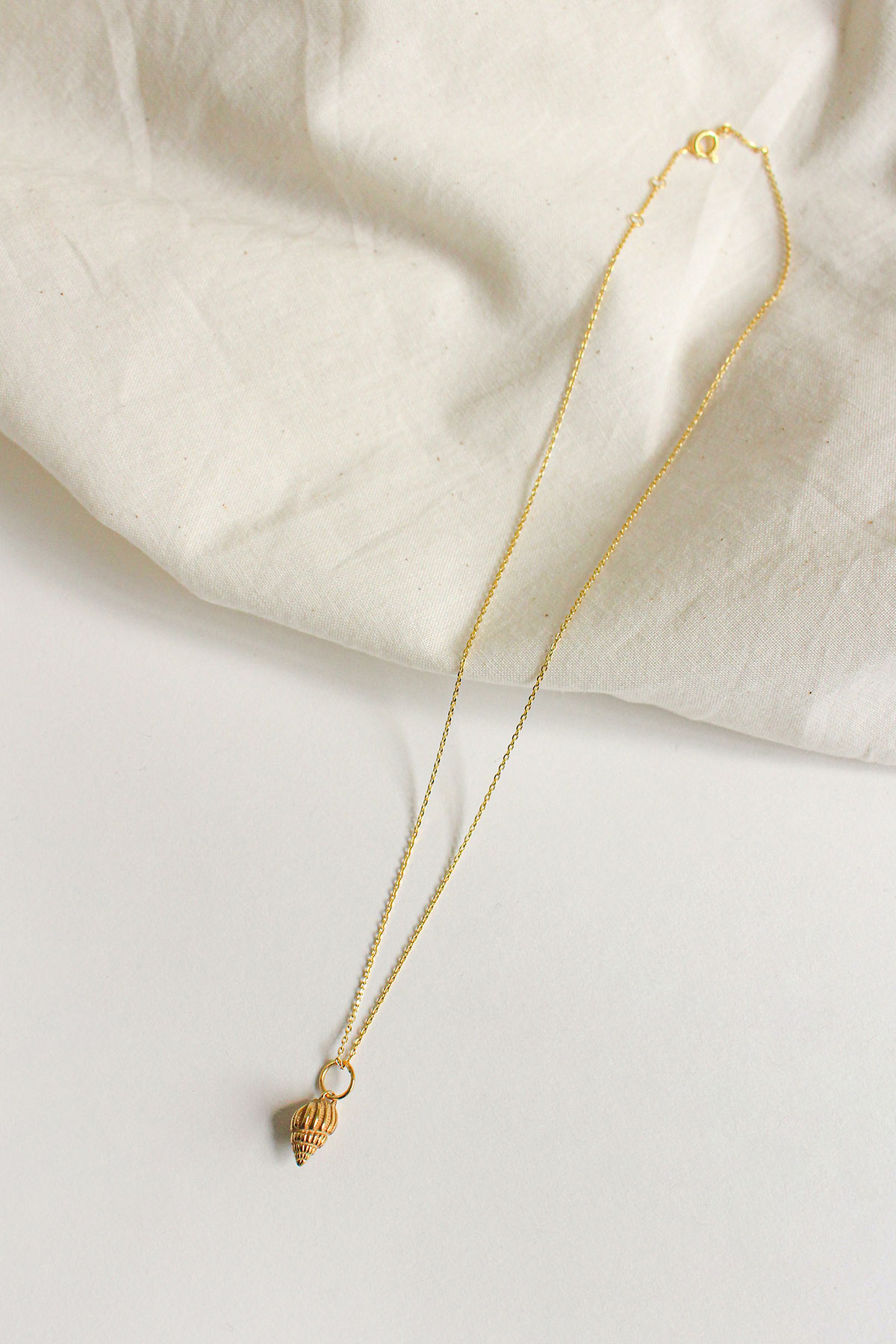 GOLD CONCH NECKLACE (925 SILVER)