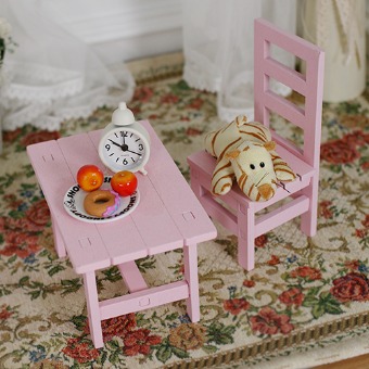 핑크색테이블과 의자2개세트 - 돌스앤