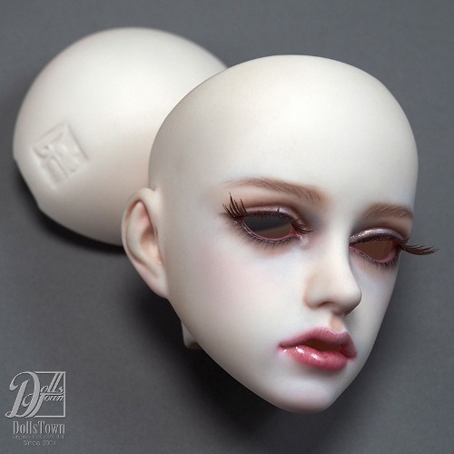 Amber head with makeup on