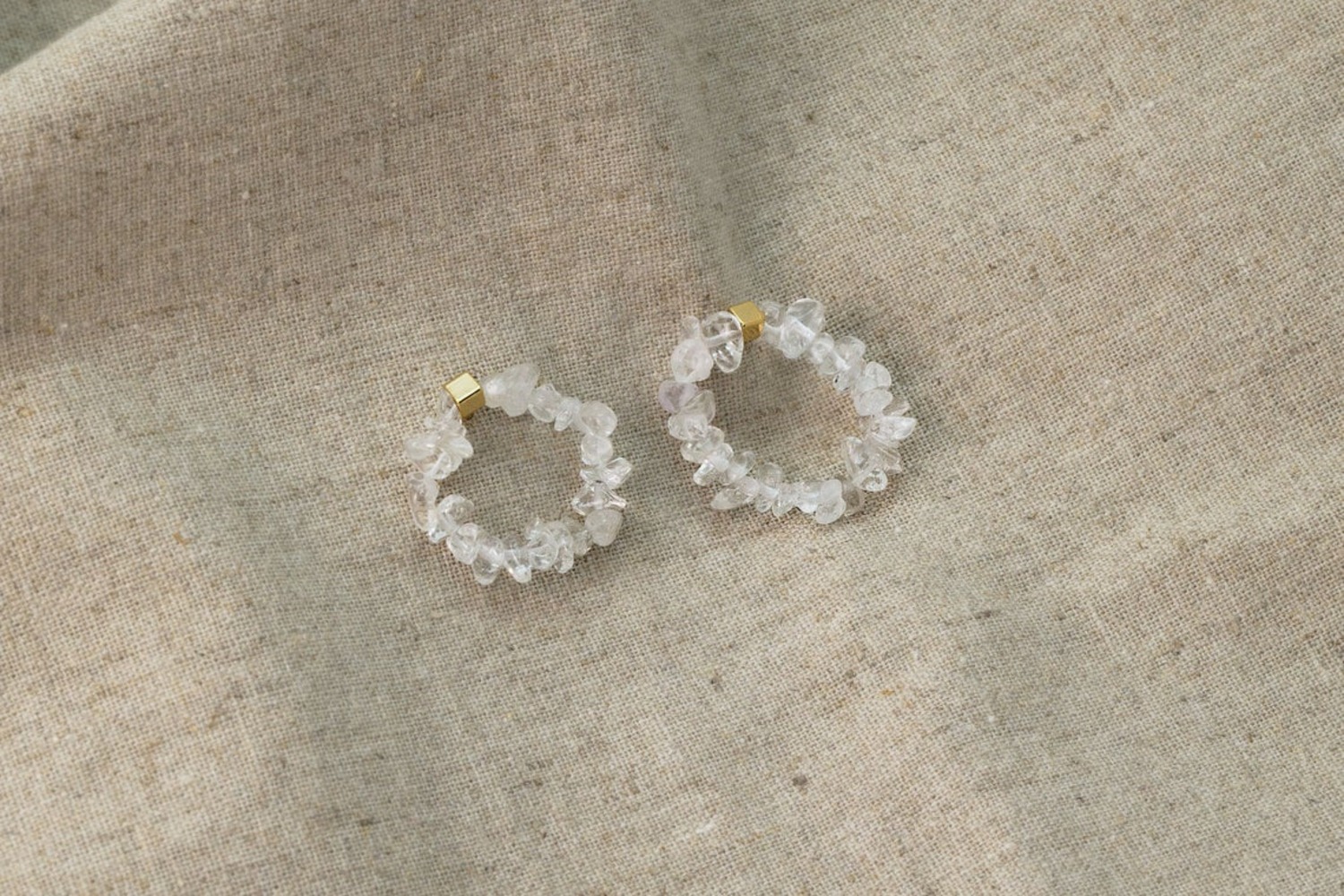 [D2-G9] 화이트 크리스탈 칩 귀걸이, 신주, 크리스탈 후프 귀걸이, 웨딩 주얼리