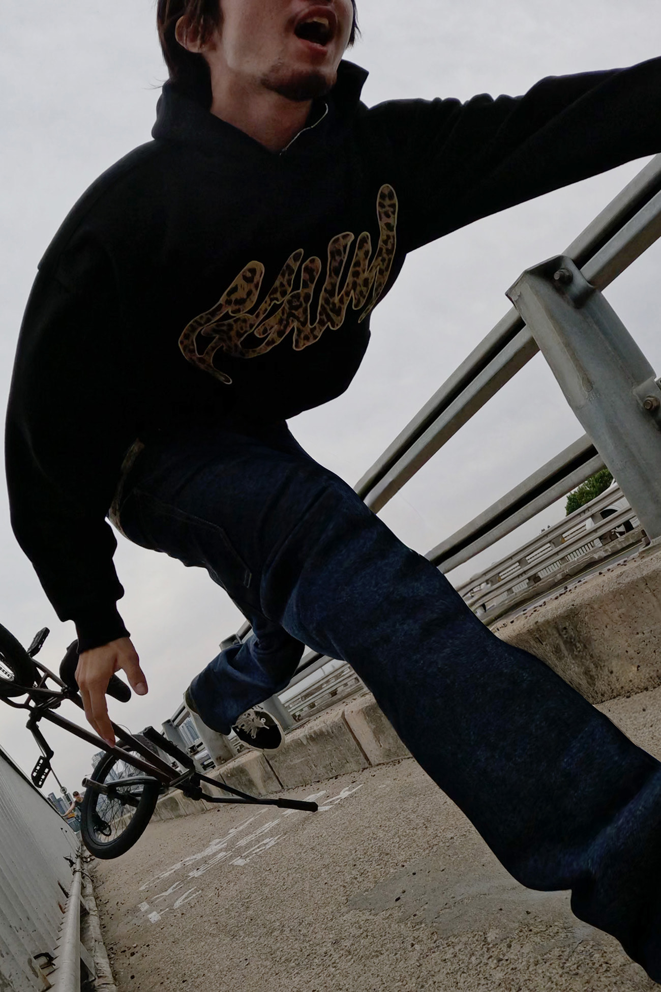 GGUM X DEINET] HOODIE IN BLACK - DEINET