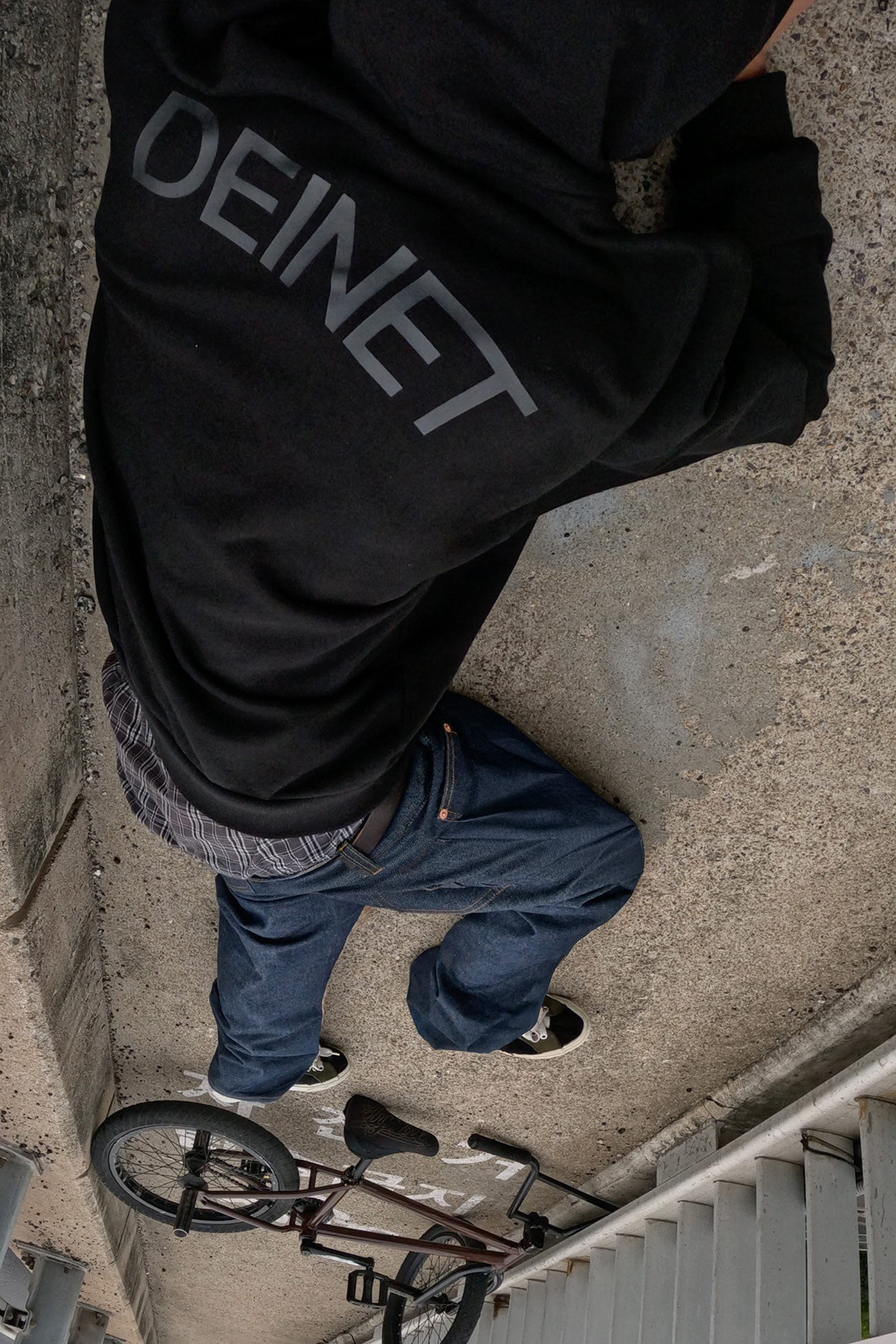 GGUM X DEINET] HOODIE IN BLACK - DEINET
