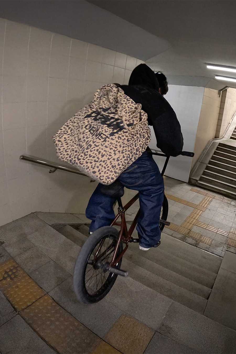 GGUM X DEINET] Hoodie Black | DEINET