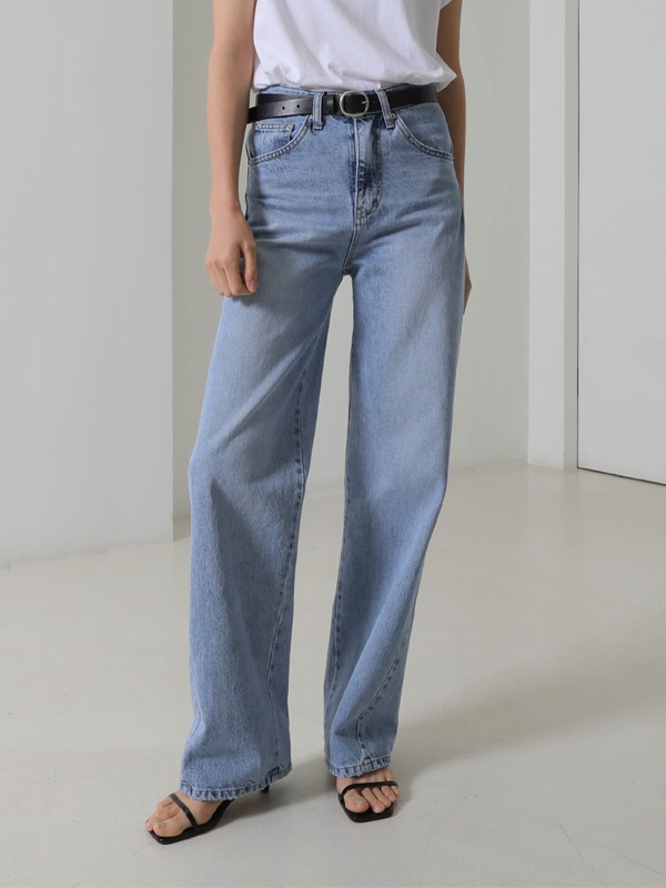 36792 Straight Cut Washed Jeans