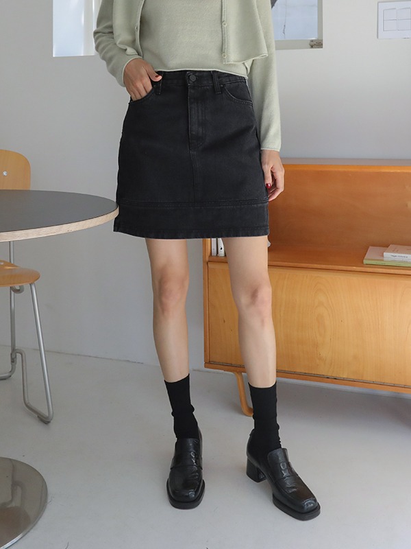 36026 Straight Cut Mini Skirt