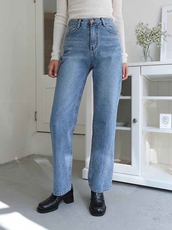 36179 Straight Cut Washed Jeans