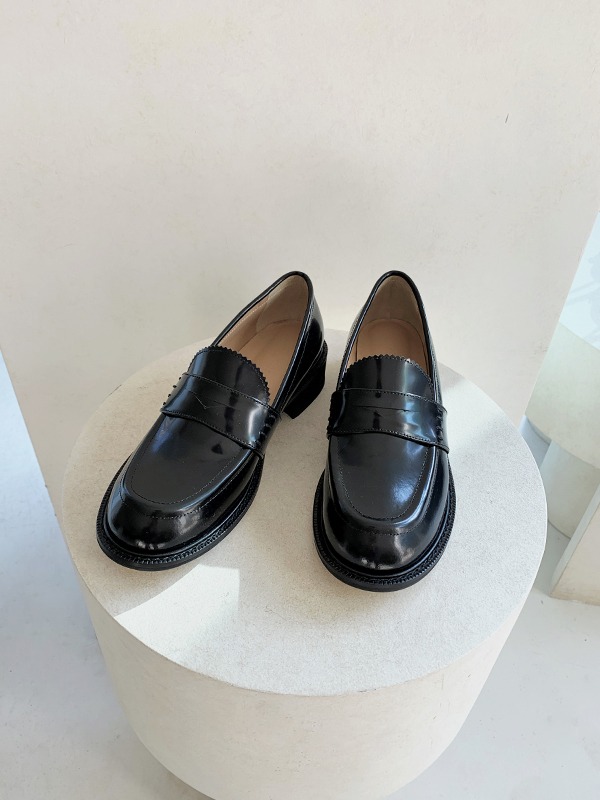 36725 Round Toe Loafers