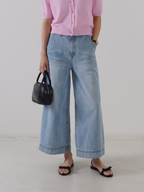 36779 Wide Washed Jeans