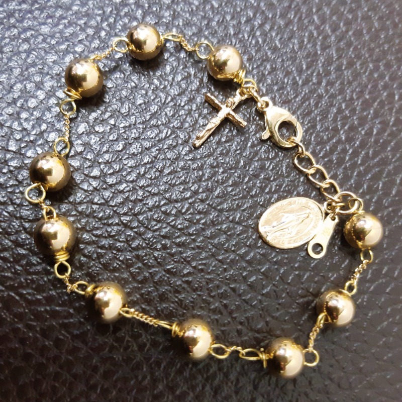 🤍 Do you wear a rosary bracelet? A Rosary bracelet is a uniquely designed  one-decade Rosary worn around the wrist to encourage praye... | Instagram