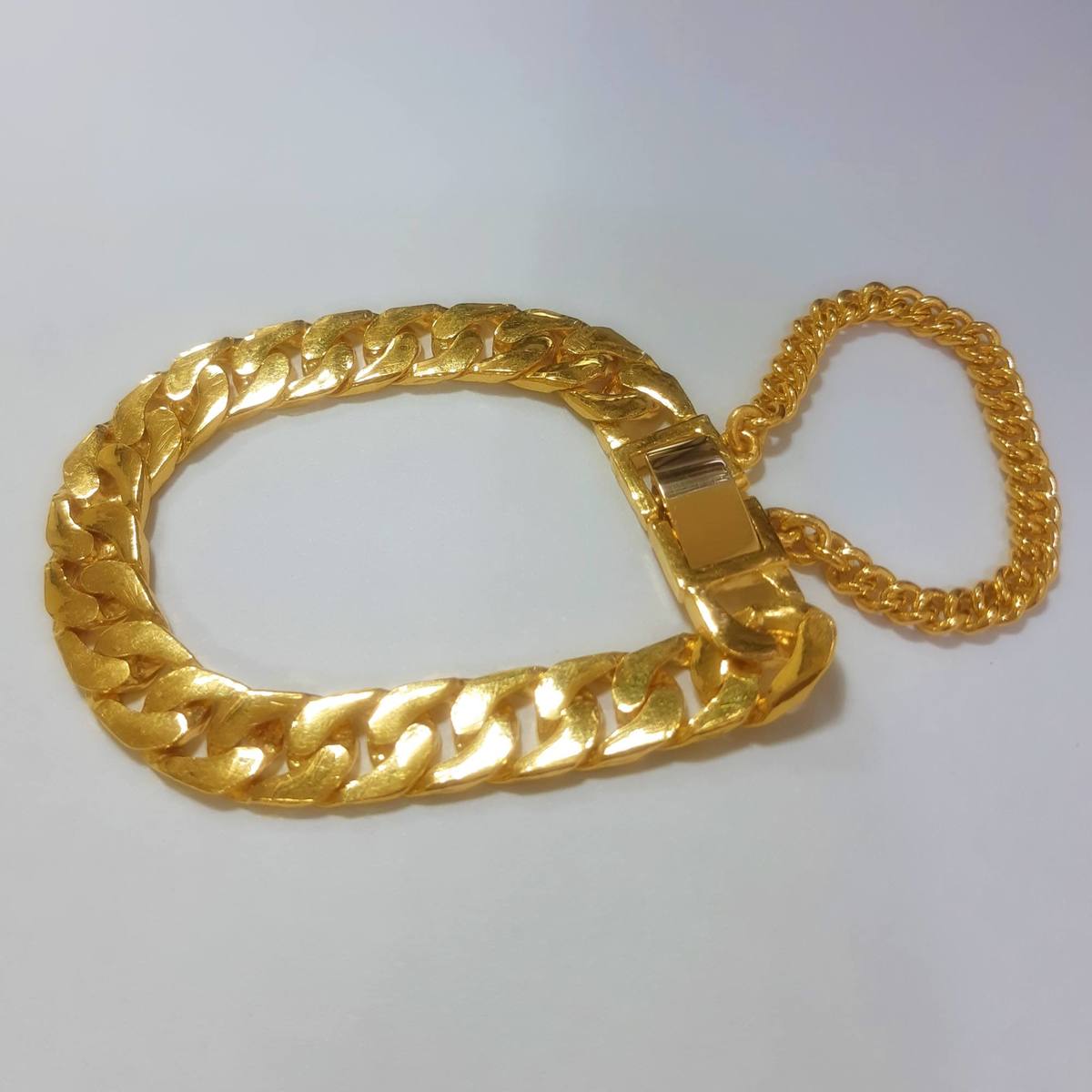 Tessa Bangle Gold Tip Bracelet | Trendzio – Trendzio Jewelry