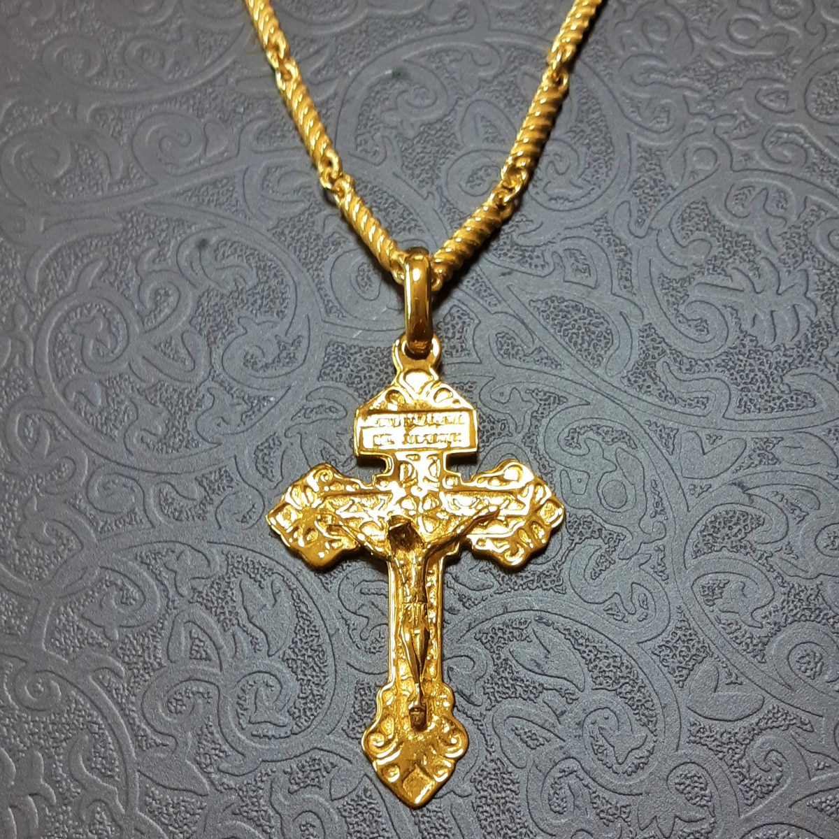 Chic 22k Gold Cross Pendant – Andaaz Jewelers