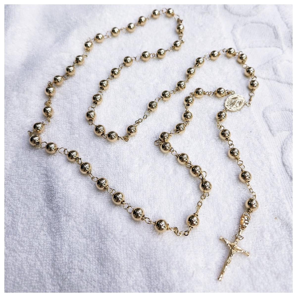 Madone Charm Classic Gigi Black rosary, Yellow Gold, 16.5