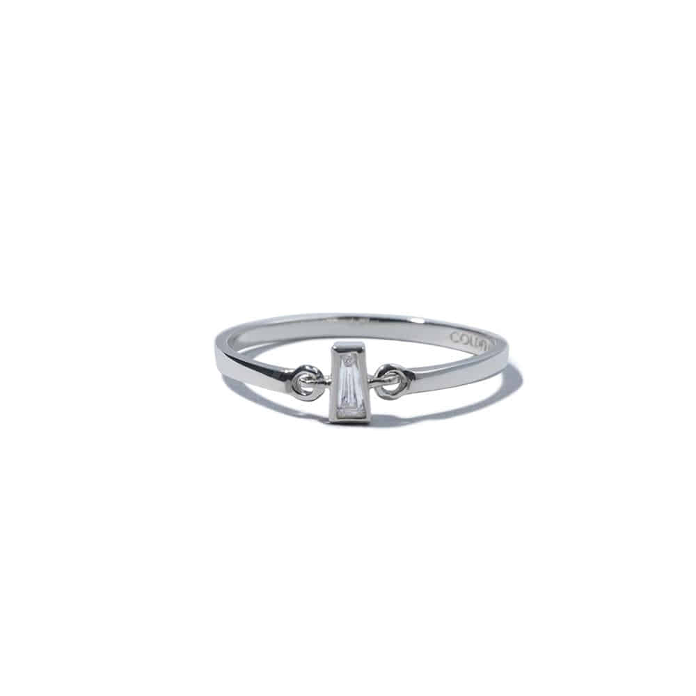 LINKED TAPERED DIAMOND RING