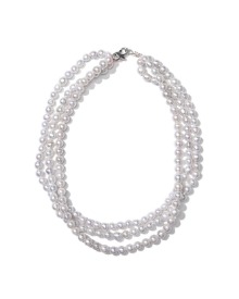 QUEEN&#039;S THREE STRANDS PEARL NECKLACE