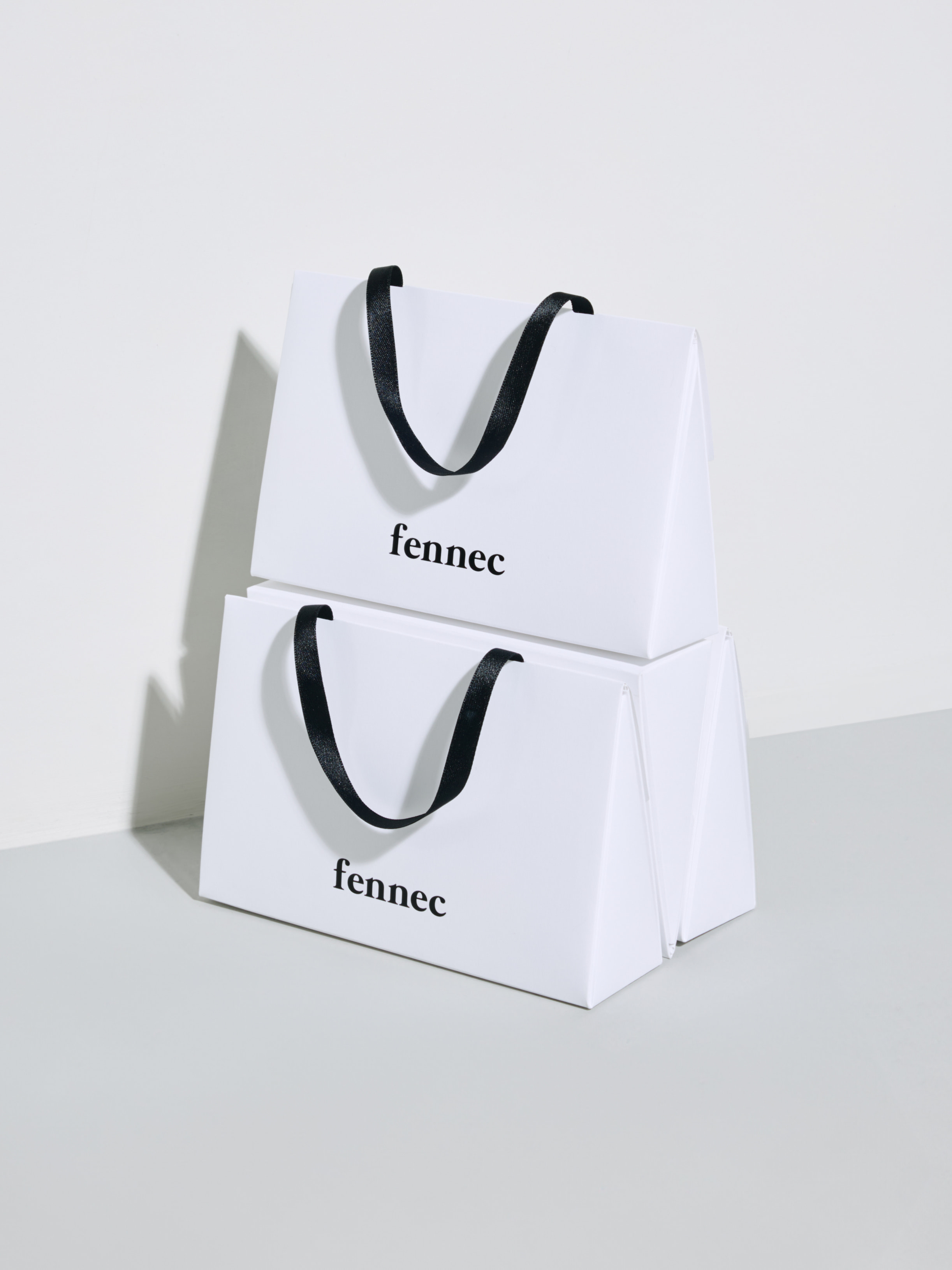 【FENNEC】GRADIENT CARD HOLDER 牛革 [正規品][関税 送料込み] 楽天市場】Fennec フェネック 財布 CIRCLE PADDING CARD SLOT