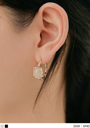 [JEWELRY] DELINA GOLD STONE EARRING