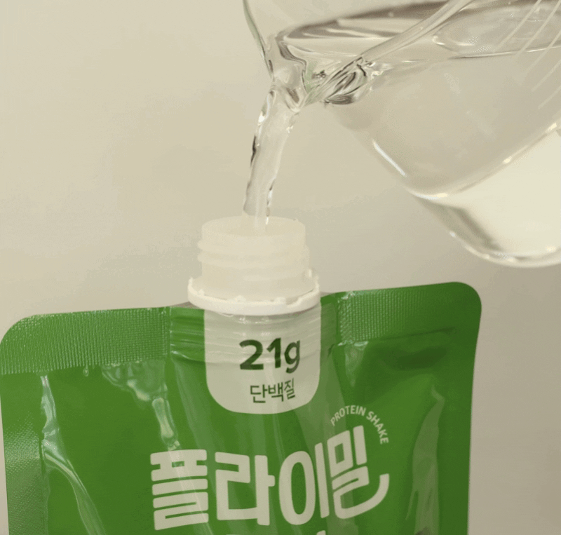 파우치 물 붓기