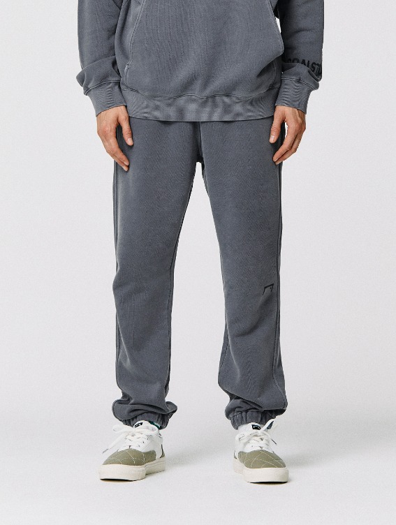 [SALE 30%] SMALL LOGO PIGMENT DYED JOGGER-CHARCOAL