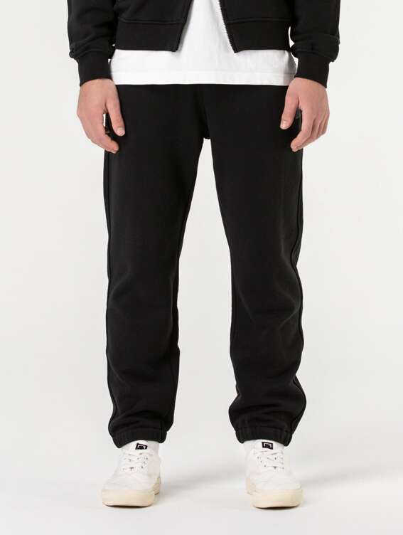 [SALE 20%] ESSENTIAL APPLIQUE JOGGER-BLACK