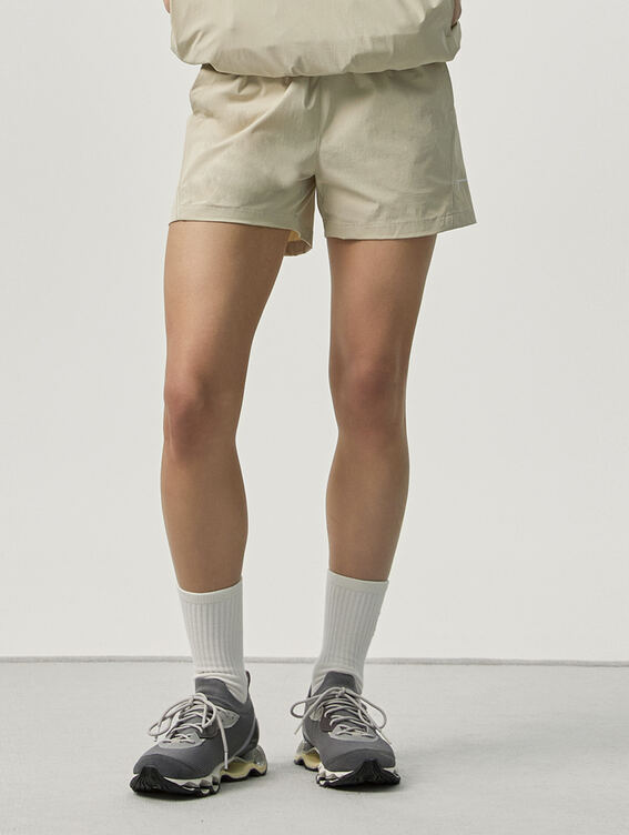 [WOVEN SALE 10%] AIR THROUGH STRETCH SHORTS-IVORY
