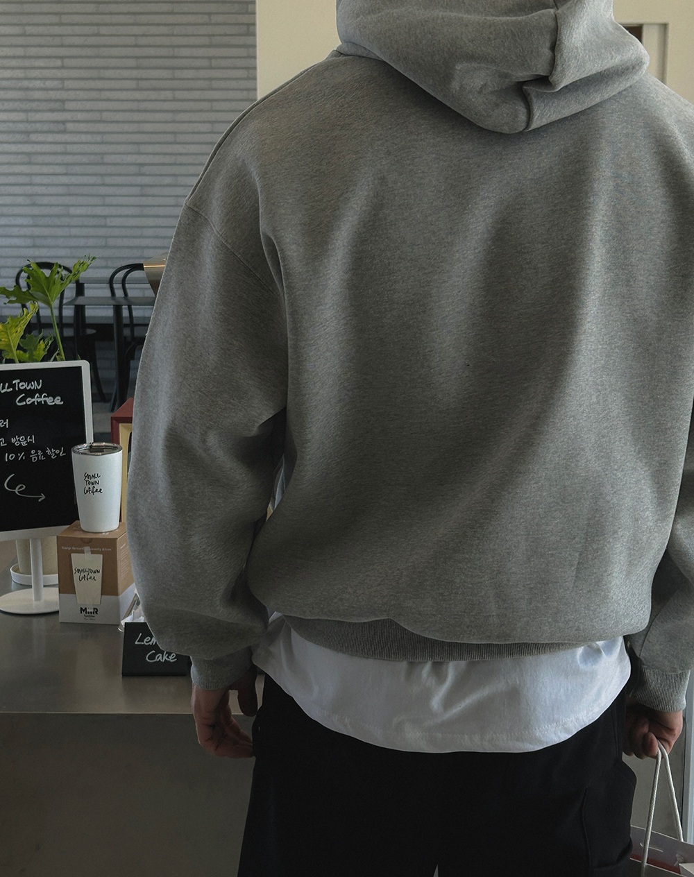 긴팔 티셔츠 모델 착용 이미지-S1L49