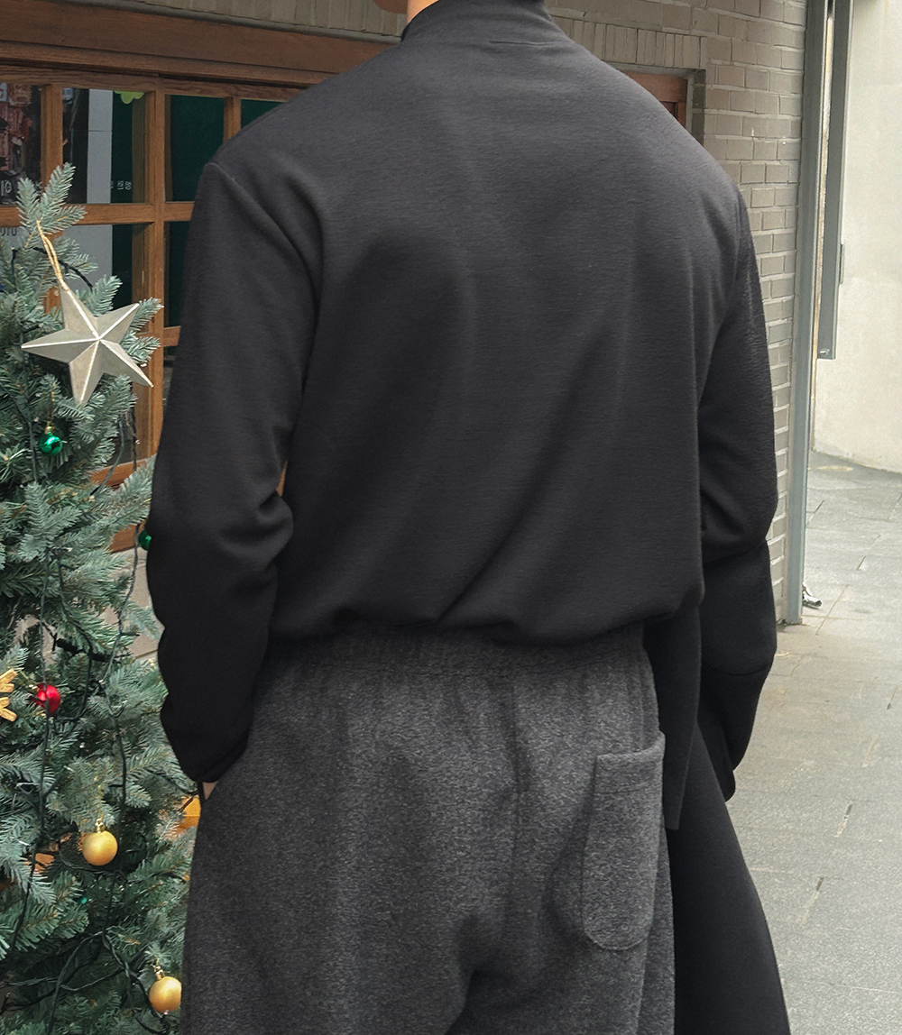 긴팔 티셔츠 모델 착용 이미지-S1L138