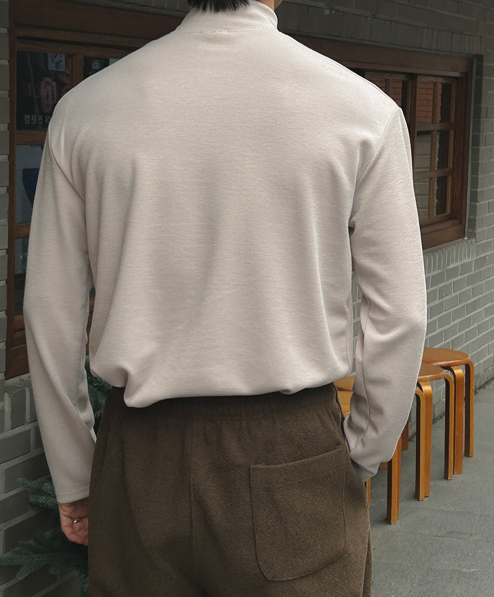 긴팔 티셔츠 모델 착용 이미지-S1L228