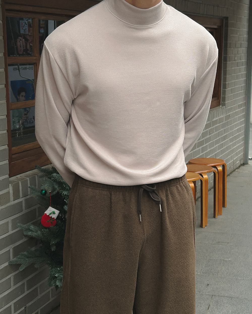 긴팔 티셔츠 모델 착용 이미지-S1L226