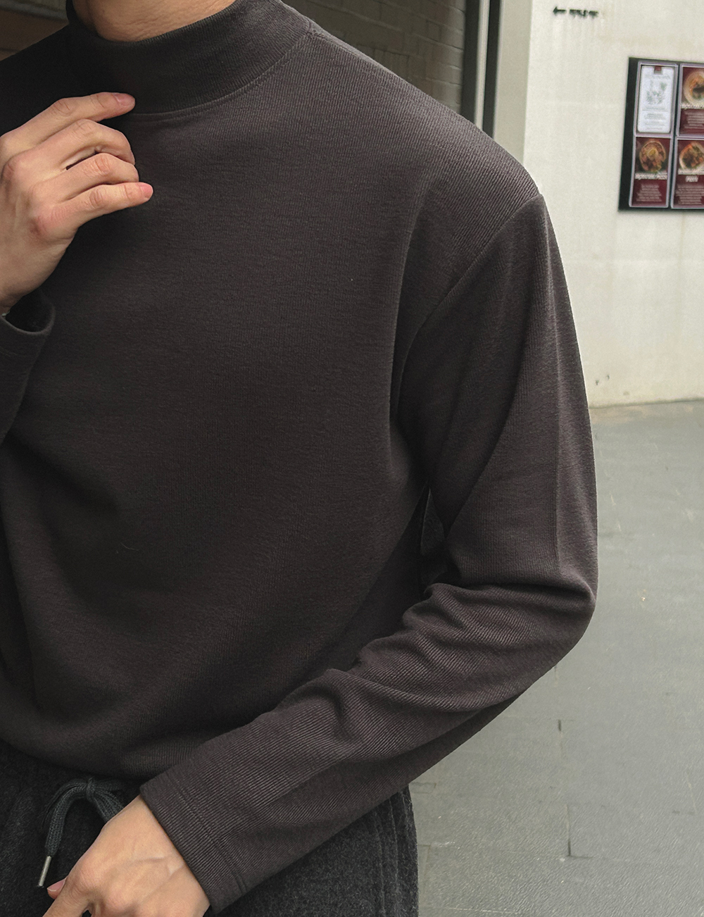 긴팔 티셔츠 모델 착용 이미지-S1L174