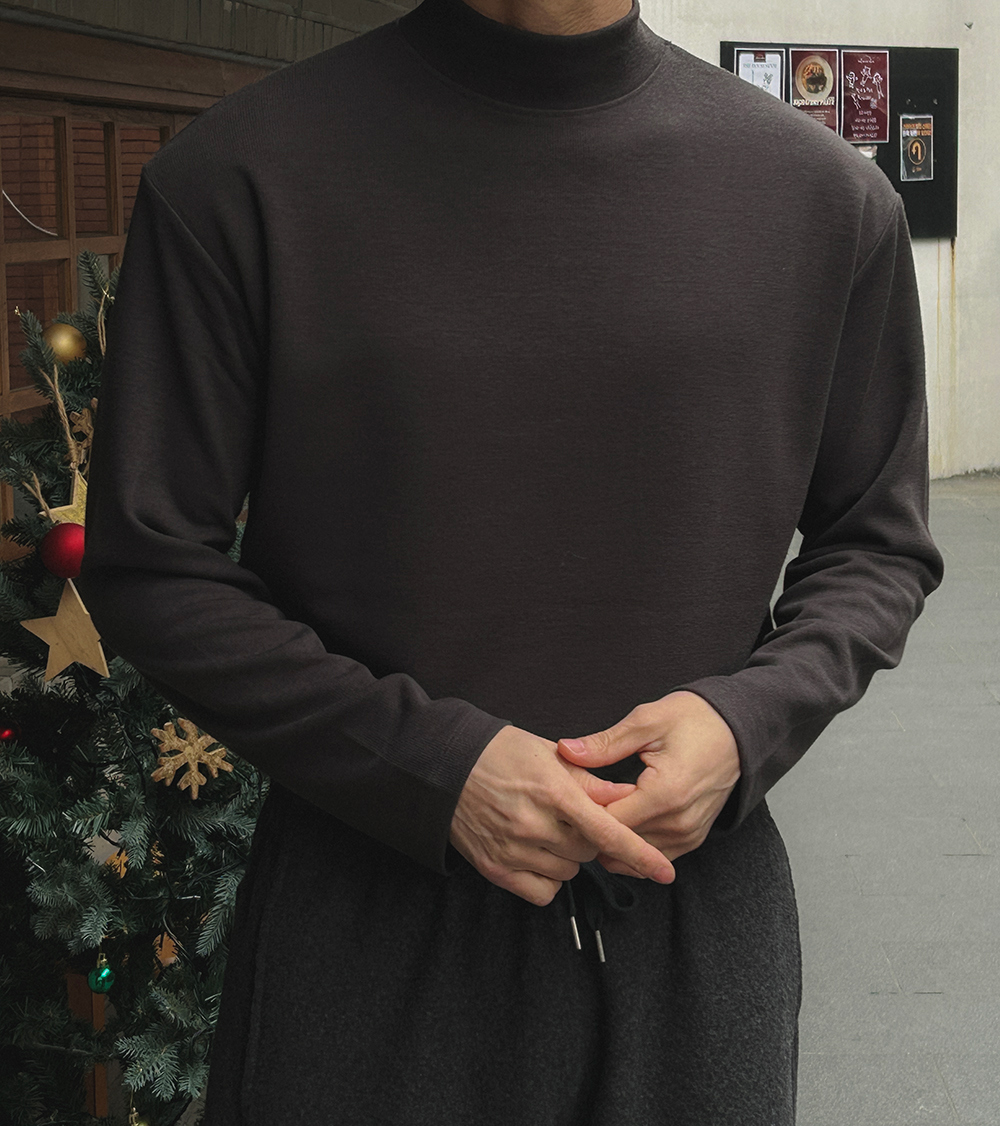 긴팔 티셔츠 모델 착용 이미지-S1L60