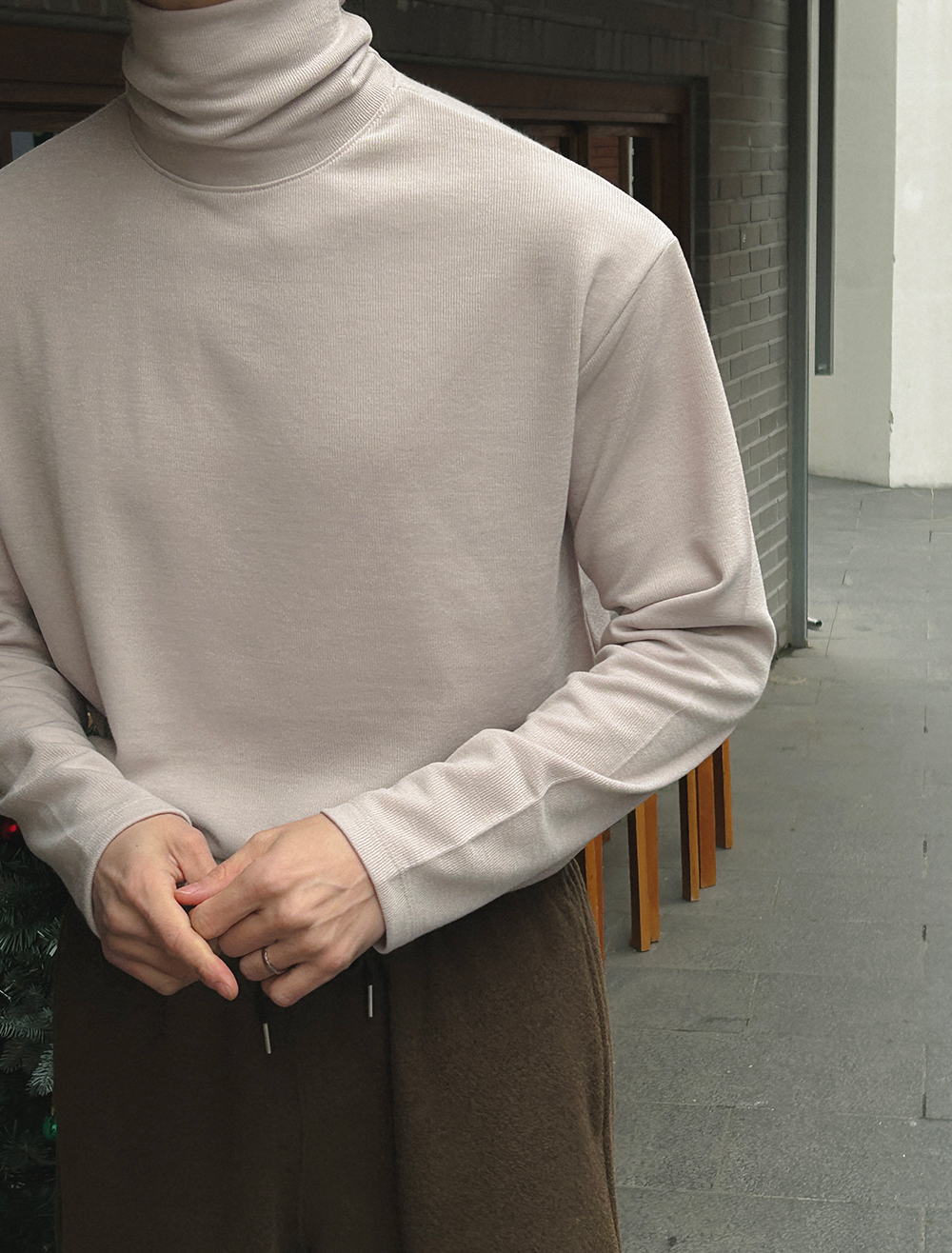 긴팔 티셔츠 모델 착용 이미지-S1L239