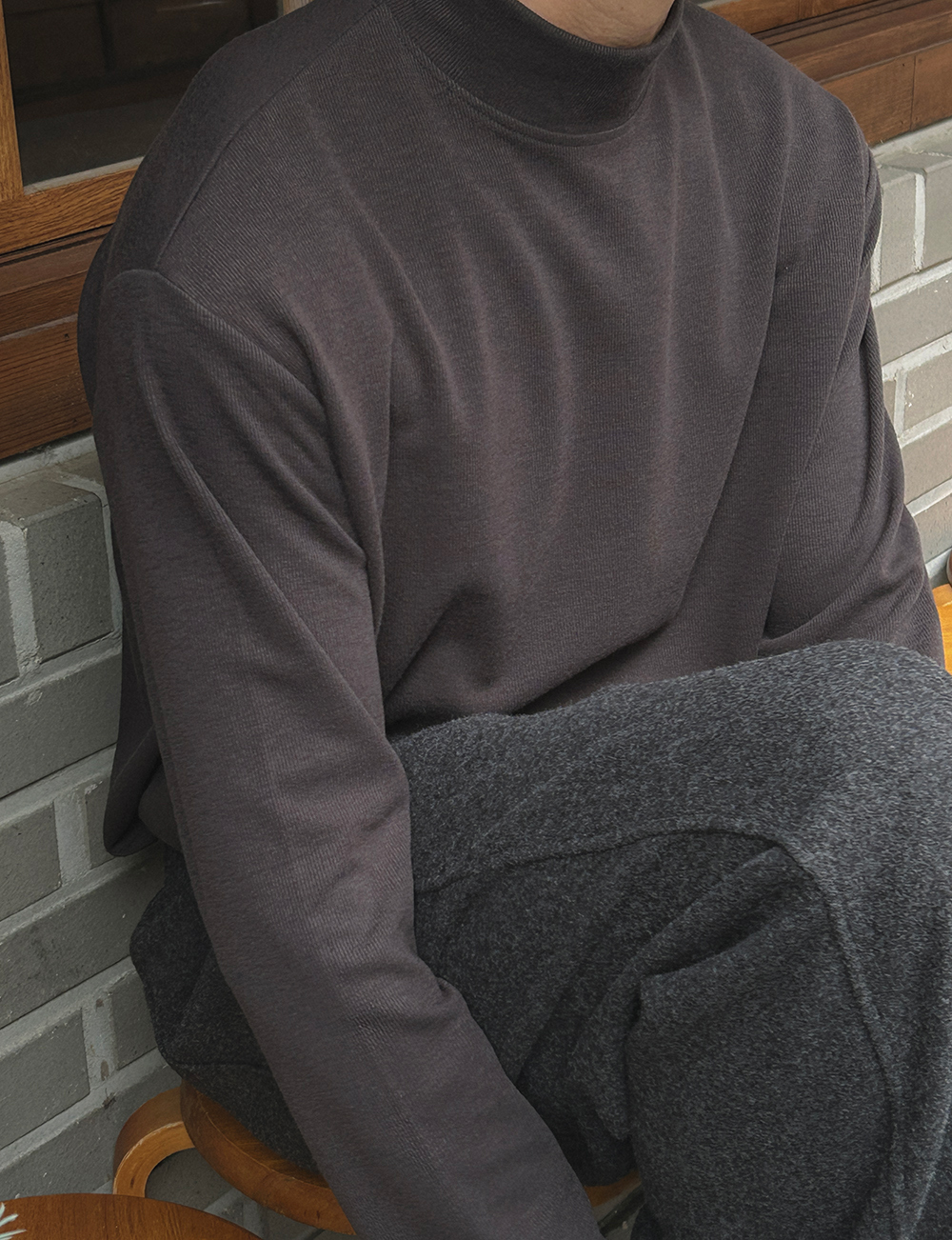 긴팔 티셔츠 모델 착용 이미지-S1L188