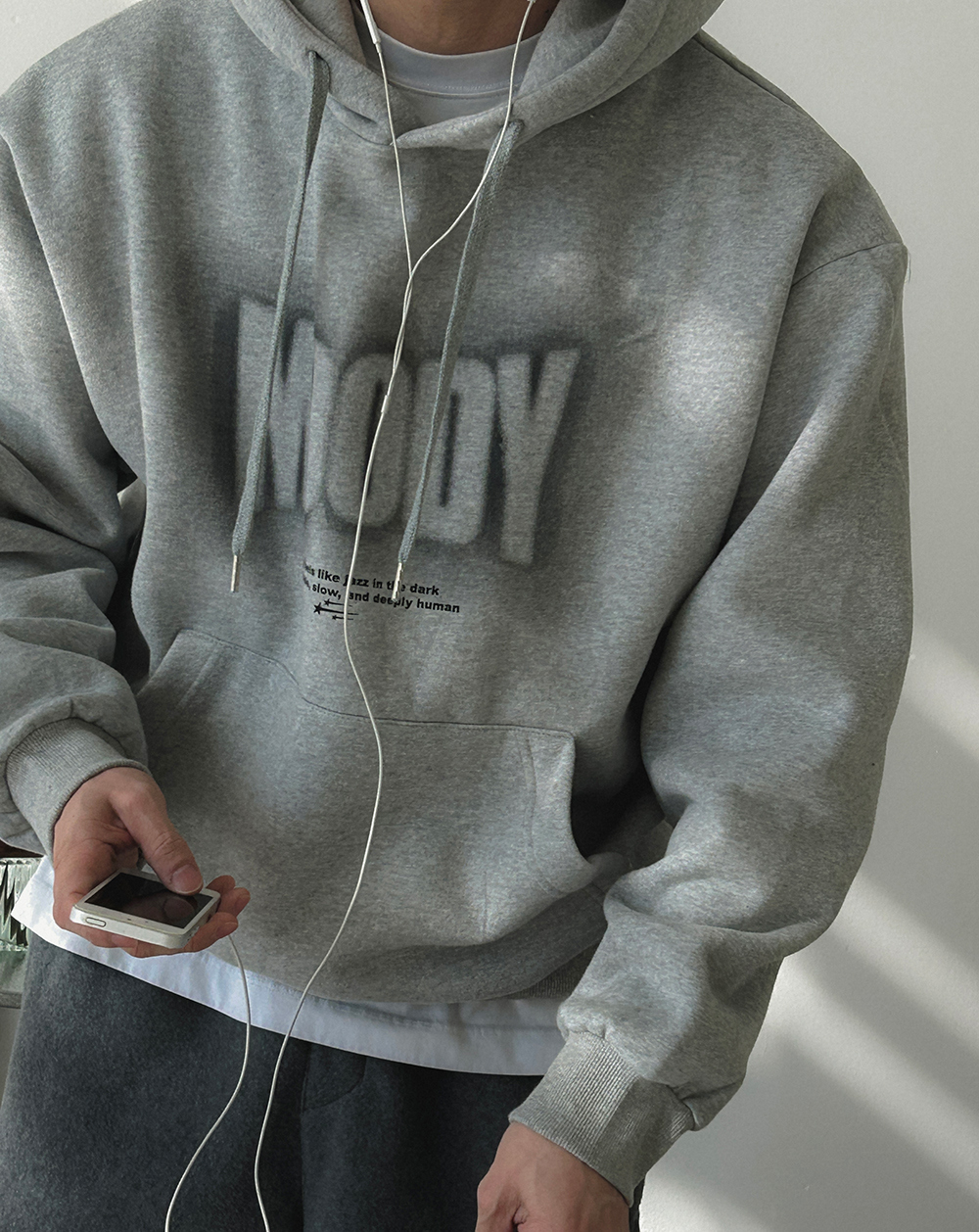 긴팔 티셔츠 모델 착용 이미지-S1L14