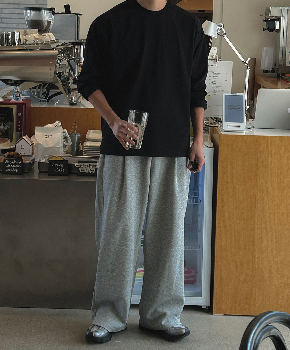 긴팔 티셔츠 모델 착용 이미지-S14L31