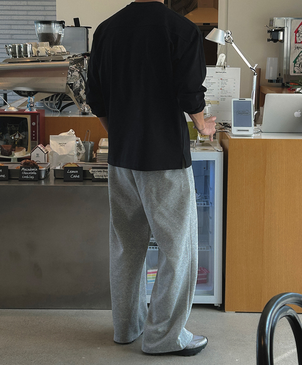 긴팔 티셔츠 모델 착용 이미지-S14L137